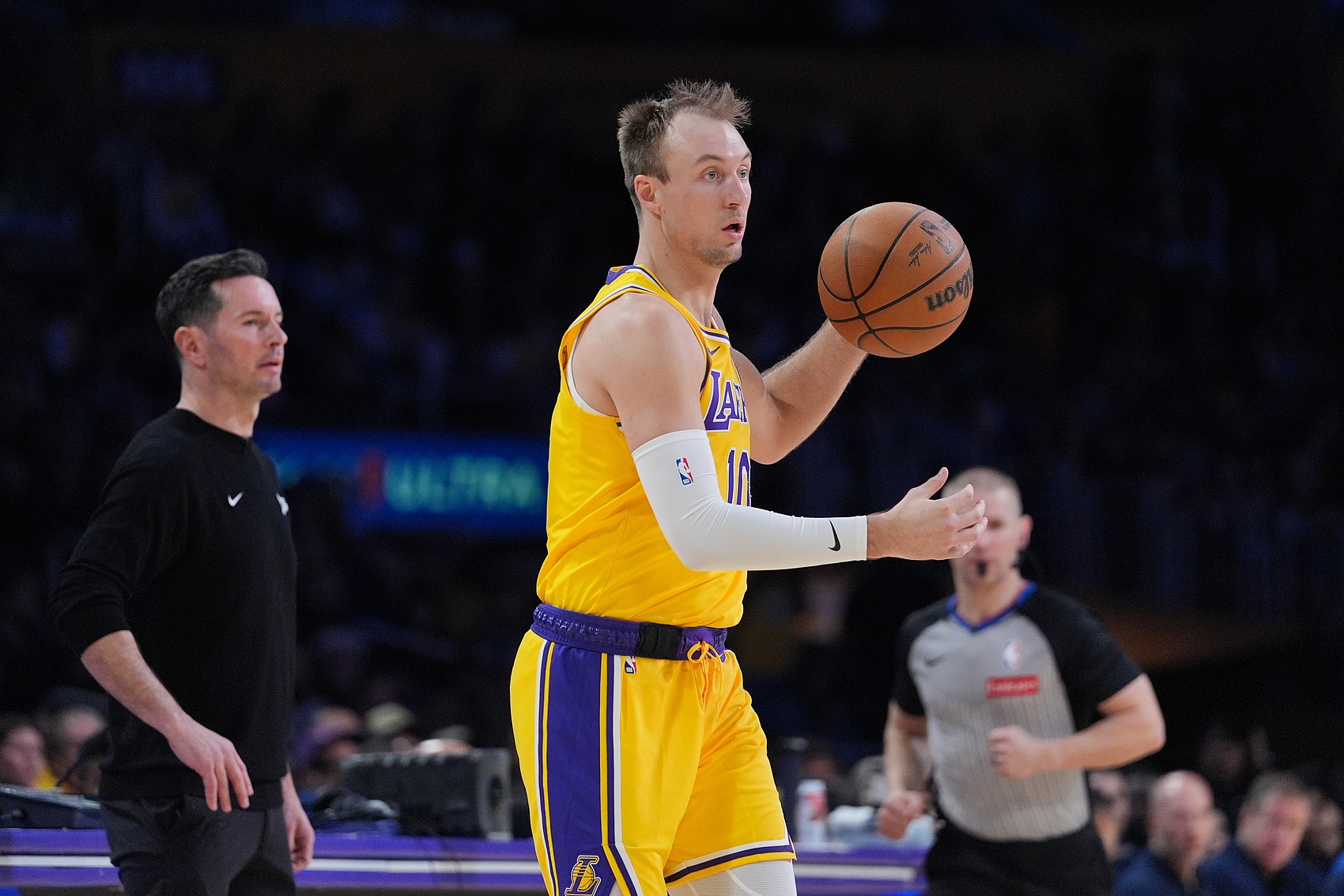 开云体育下载-本赛季湖人共遭3支球队横扫：0-4雷霆 0-2绿军 0-2活塞